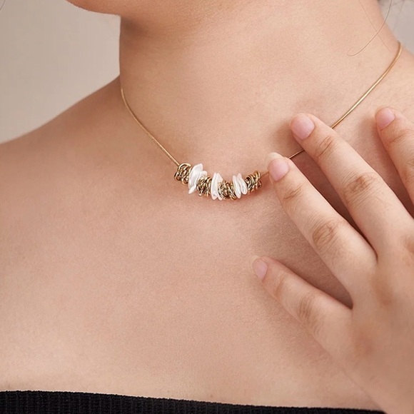 Pearl Gold Fashion Necklace - Picture 3 of 4